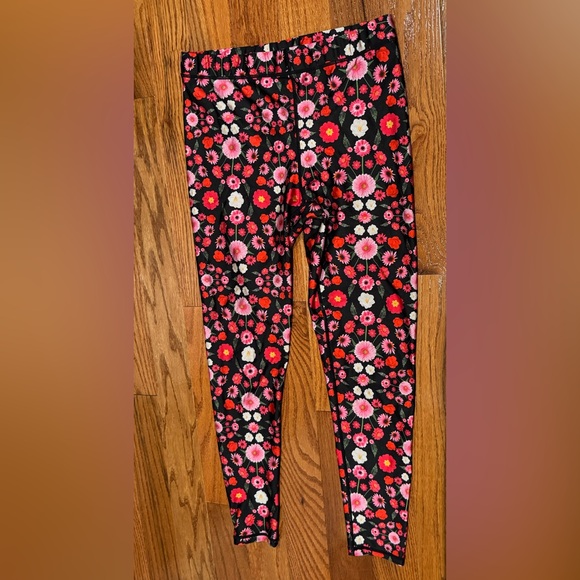Terez Performance Floral Leggings Black Red & Pink Poppy Design Medium - Picture 4 of 5
